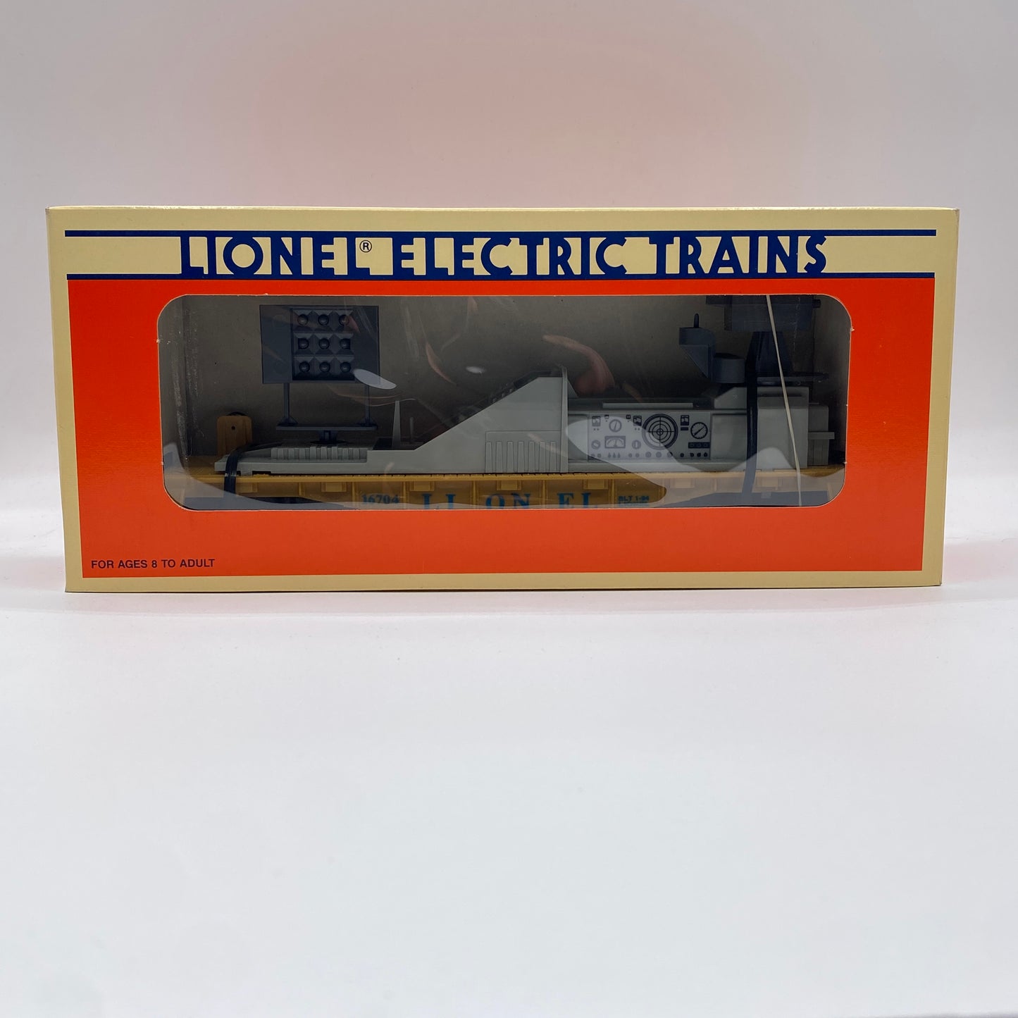 *NIB* *BRAND NEW* Lionel 6-16704 O Gauge Lionel Operating TV Car - Detail, Color