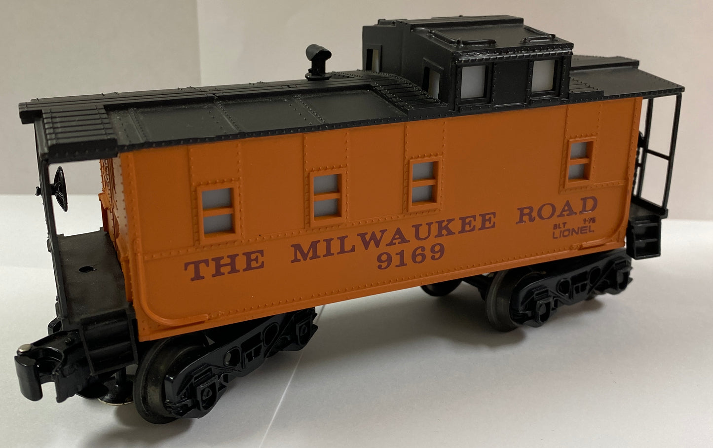 Lionel 6-9169 Milwaukee Road Illuminated Caboose | Condition is *USED*